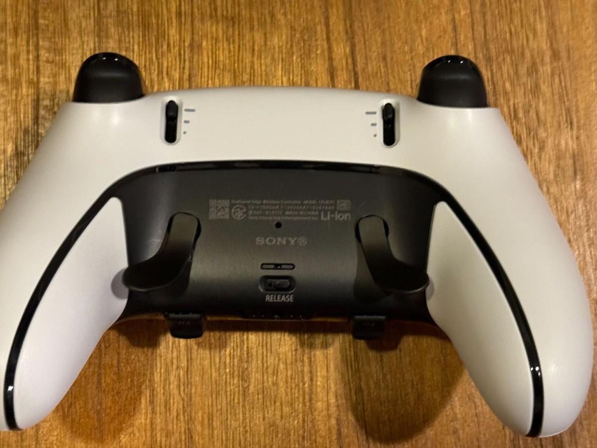 dualsense-edge-paddle-image2