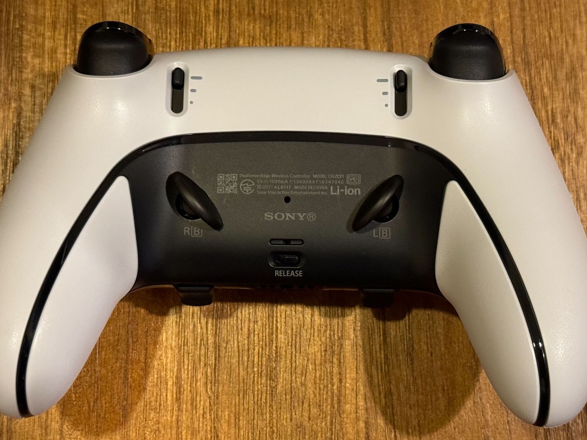 dualsense-edge-paddle-image1